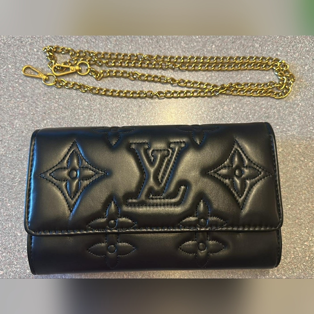 L Black and Tan Crossbody Wallet